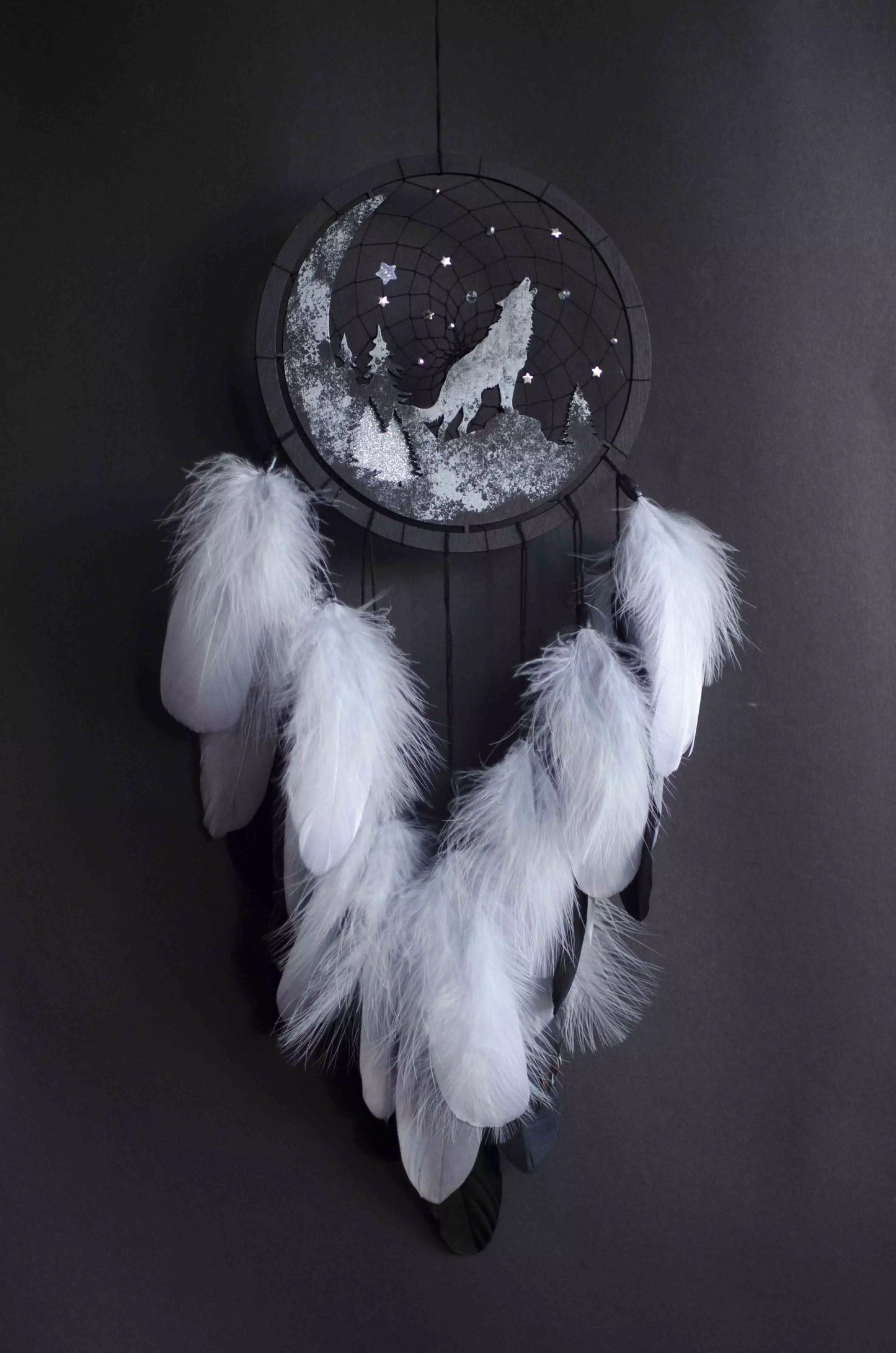 Handcrafted Wolf Totem Dream Catcher, Native American Inspired Wall Hanging, Mystical Black and White Feathers, Perfect for Home Decor, Three Sizes Available