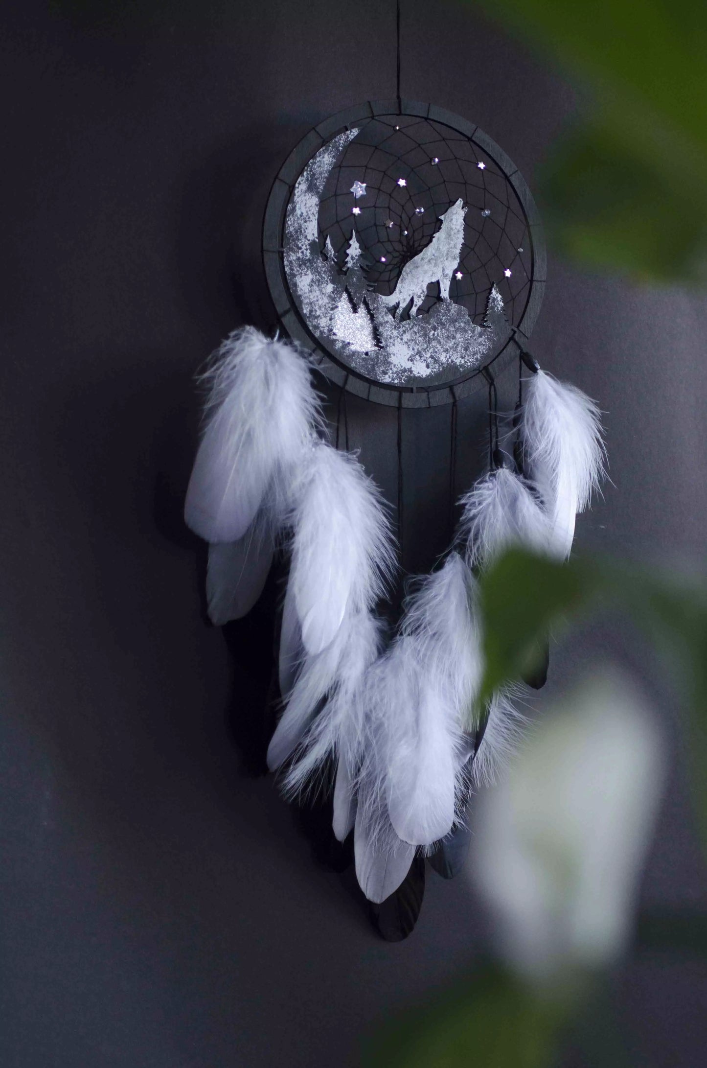 Handcrafted Wolf Totem Dream Catcher, Native American Inspired Wall Hanging, Mystical Black and White Feathers, Perfect for Home Decor, Three Sizes Available