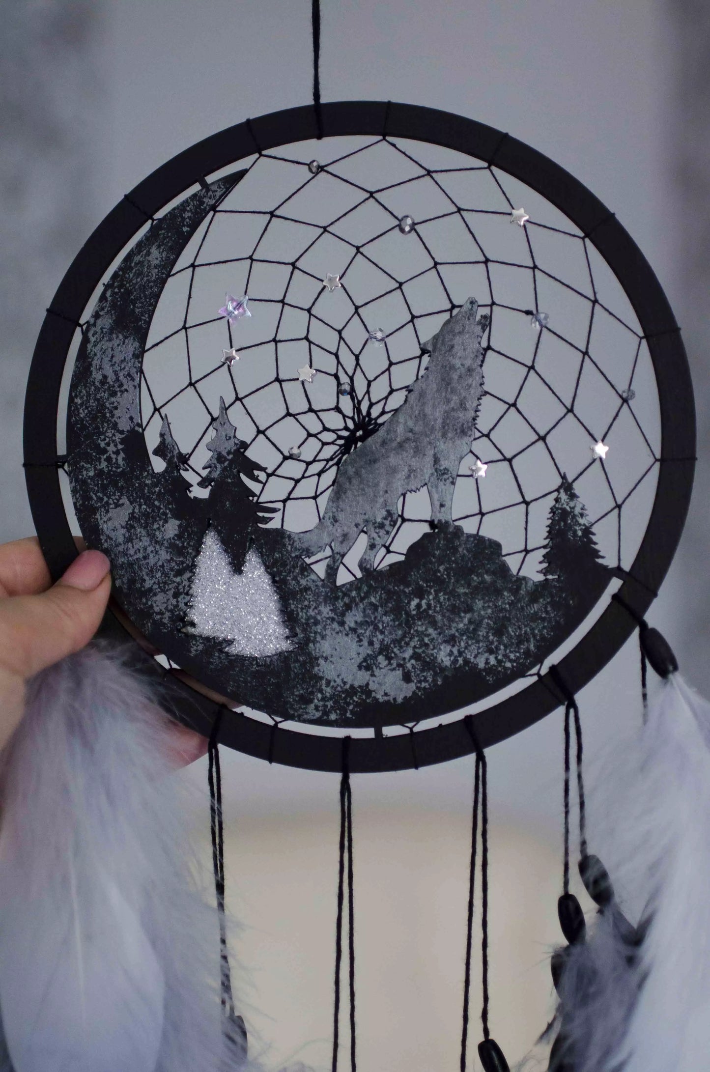 Handcrafted Wolf Totem Dream Catcher, Native American Inspired Wall Hanging, Mystical Black and White Feathers, Perfect for Home Decor, Three Sizes Available